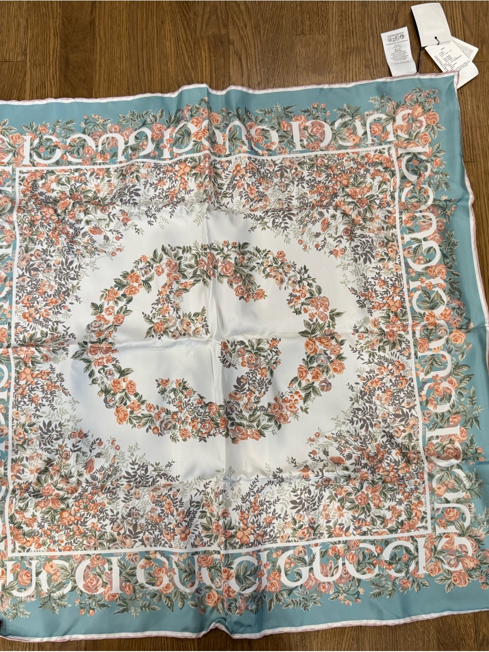 Gucci Printed silk twill carré